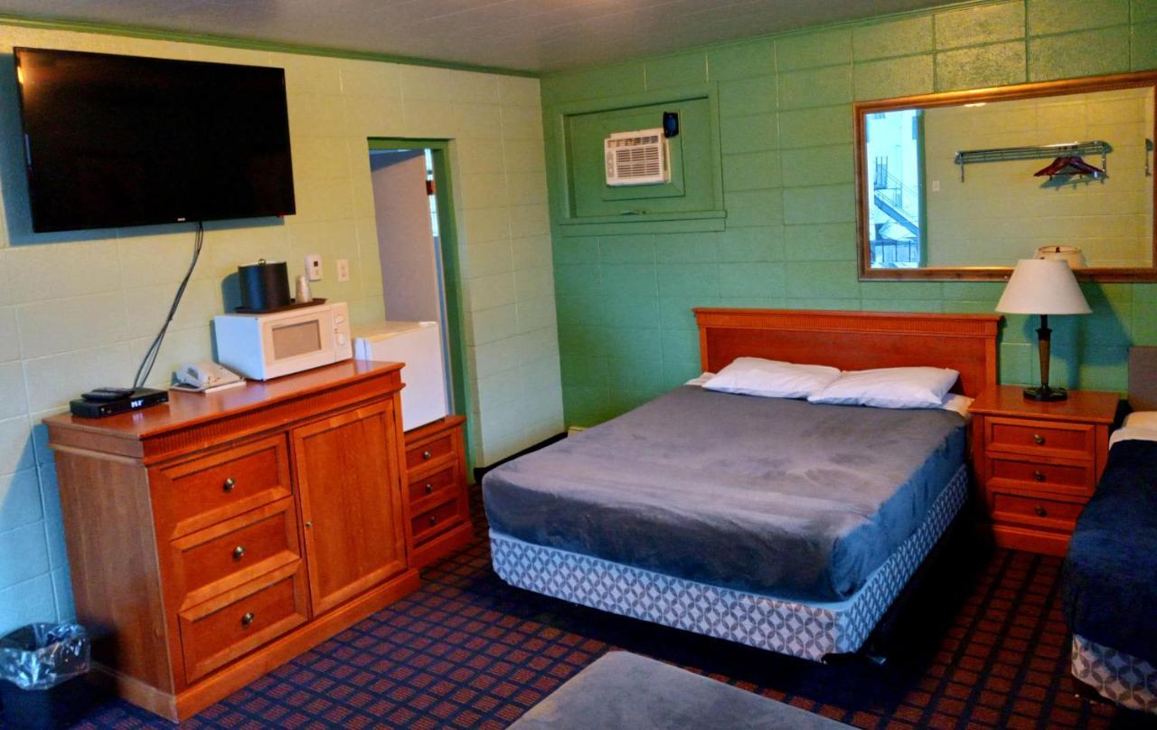 Chalet Inn Motel Dryden Exterior foto